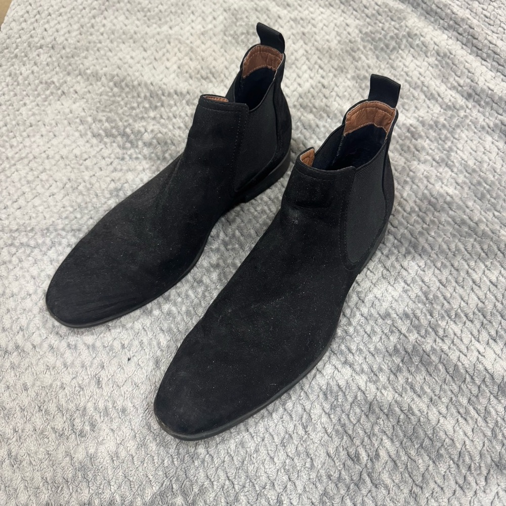 H&M Black Chelsea Boots Sleek Suede Design